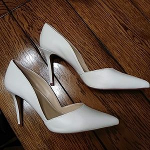 White classy shoe, worn 3x and in good condition!